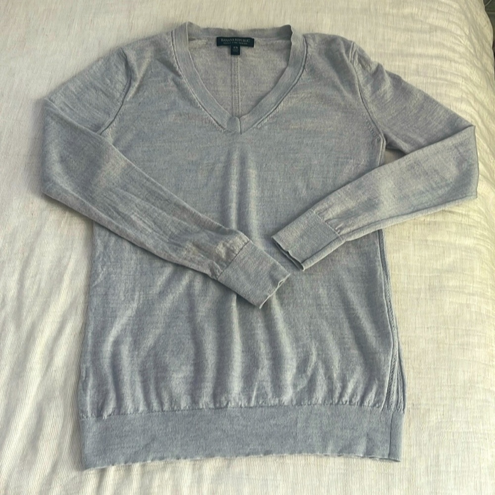 Banana Republic extra fine Merino Wool V-neck- XS